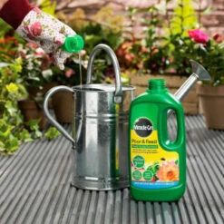 Miracle-Gro Pour & Feed Ready To Use Plant Food 1L -B and M Shop 114183 miracle gro pour feed plant food 1l 2