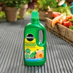 Miracle-Gro Pour & Feed Ready To Use Plant Food 1L -B and M Shop 114183 miracle gro ready to use plant food 1l